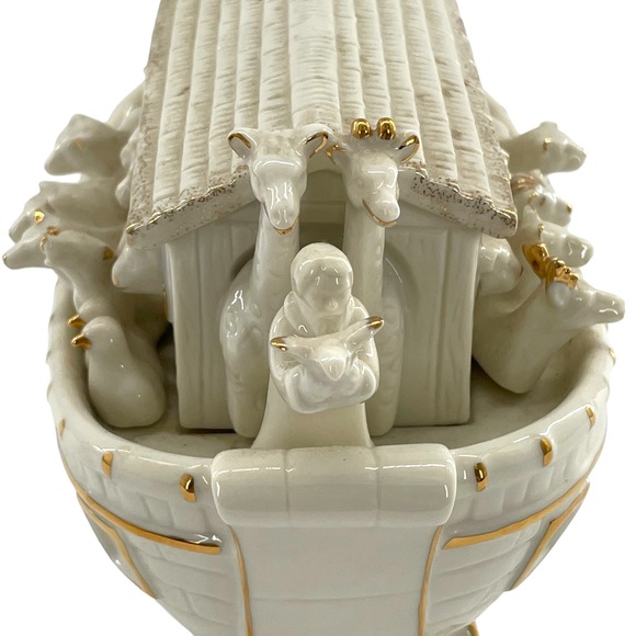 Mikasa Fine Porcelian "Noah's Ark" FKOO1-311 Figurine with Gold Accent in EUC 5" - Picture 4 of 10